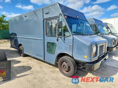 Czwarte zdjęcie samochodu z boku: 2021 FORD F59 DELIVERY TRUCK VIN:1F65F5KN6M0A01866 - miniatura