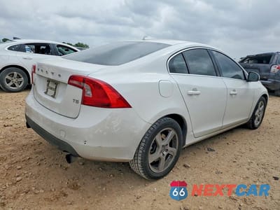 Trzecie zdjęcie samochodu z tyłu: 2013 VOLVO S60 T5 VIN:YV1612FS3D2184348 - miniatura