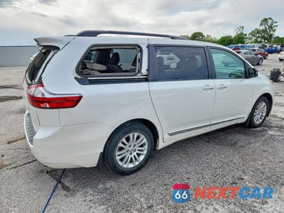 Trzecie zdjęcie samochodu z tyłu: 2017 TOYOTA SIENNA XLE 8-PASSENGER VIN:5TDYZ3DC3HS821214 - miniatura