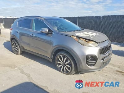 Czwarte zdjęcie samochodu z boku: 2018 KIA SPORTAGE EX VIN:KNDPN3AC7J7421314 - miniatura