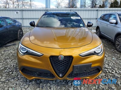 Piąte zdjęcie samochodu w środku: 2022 ALFA ROMEO STELVIO TI VIN:ZASPAKBN8N7D31611 - miniatura