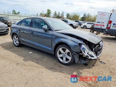 Czwarte zdjęcie samochodu z boku: 2018 AUDI A3 PREMIUM VIN:WAUAUGFF6J1068728 - miniatura