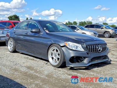 Czwarte zdjęcie samochodu z boku: 2017 MERCEDES-BENZ C 300 VIN:55SWF4JB3HU232572 - miniatura