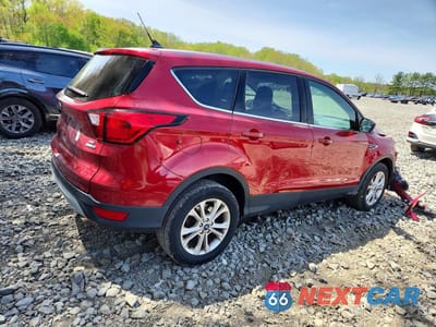 Trzecie zdjęcie samochodu z tyłu: 2019 FORD ESCAPE SE VIN:1FMCU9GD5KUA48793 - miniatura