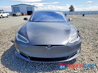 Piąte zdjęcie samochodu w środku: 2018 TESLA MODEL S VIN:5YJSA1E23JF294485 - miniatura
