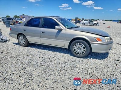 Czwarte zdjęcie samochodu z boku: 2001 TOYOTA CAMRY LE VIN:JT2BG28KX10539404 - miniatura