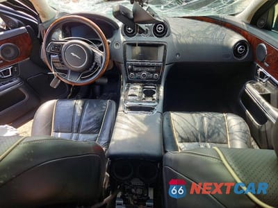 Zdjęcie 8 z 12 samochodu: 2017 JAGUAR XJ VIN:SAJWA1C75H8W10478 - miniatura