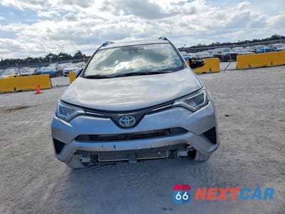Piąte zdjęcie samochodu w środku: 2018 TOYOTA RAV4 HYBRID LE VIN:JTMRJREV5JD213856 - miniatura