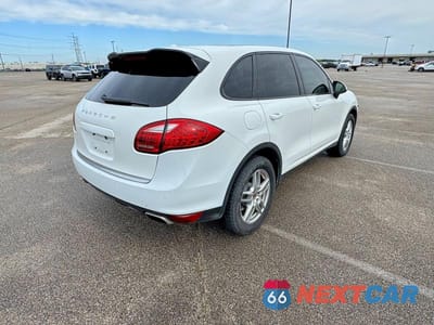 Czwarte zdjęcie samochodu z boku: 2014 PORSCHE CAYENNE VIN:WP1AA2A28ELA02404 - miniatura