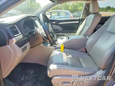Zdjęcie 7 z 14 samochodu: 2019 TOYOTA HIGHLANDER XLE VIN:5TDJZRFH1KS970662 - miniatura