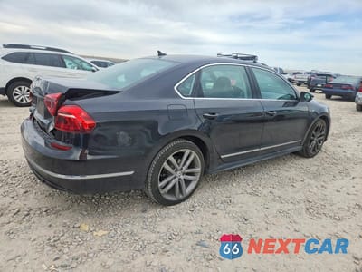 Trzecie zdjęcie samochodu z tyłu: 2017 VOLKSWAGEN PASSAT R-LINE VIN:1VWDT7A36HC040200 - miniatura