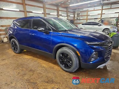 Czwarte zdjęcie samochodu z boku: 2022 CHEVROLET BLAZER 3LT VIN:3GNKBDRS5NS134508 - miniatura