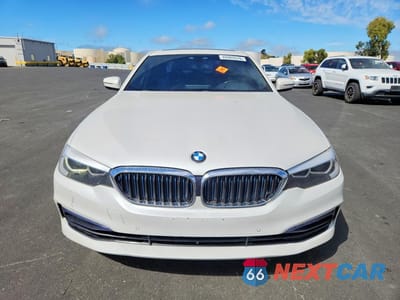 Piąte zdjęcie samochodu w środku: 2018 BMW 530E VIN:WBAJA9C59JB251714 - miniatura
