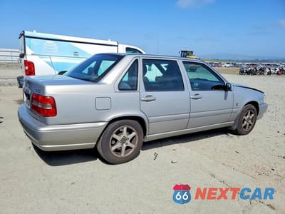 Trzecie zdjęcie samochodu z tyłu: 1999 VOLVO S70 VIN:YV1LS55A9X1597945 - miniatura
