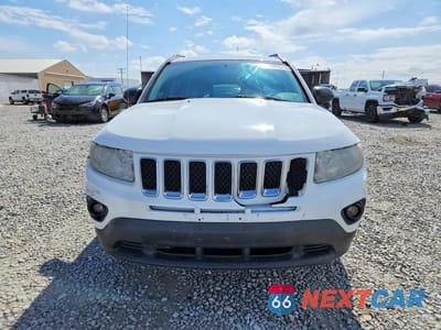 Piąte zdjęcie samochodu w środku: 2012 JEEP COMPASS LATITUDE VIN:1C4NJCEB2CD634339 - miniatura