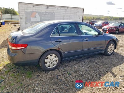 Trzecie zdjęcie samochodu z tyłu: 2004 HONDA ACCORD LX VIN:1HGCM56304A048387 - miniatura