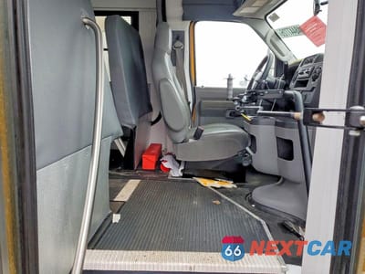 Piąte zdjęcie samochodu w środku: 2022 FORD ECONOLINE E450 SUPER DUTY CUTAWAY VAN VIN:1FDFE4FN4NDC32277 - miniatura