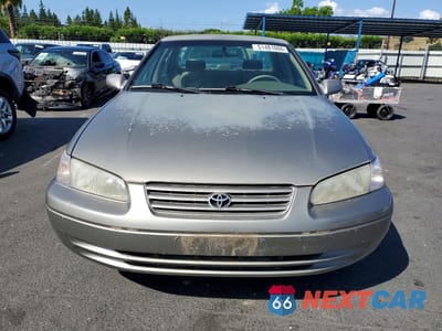 Piąte zdjęcie samochodu w środku: 1998 TOYOTA CAMRY XLE VIN:JT2BG28K1W0111177 - miniatura