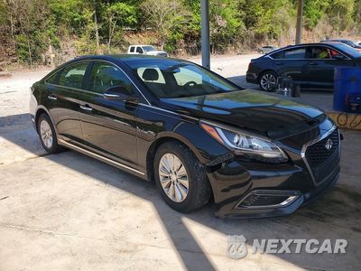 Czwarte zdjęcie samochodu z boku: 2017 HYUNDAI SONATA HYBRID SE VIN:KMHE24L15HA044198 - miniatura