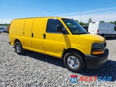 Czwarte zdjęcie samochodu z boku: 2021 CHEVROLET EXPRESS 2500 CARGO DELIVERY VAN VIN:1GCWGAFP2M1174524 - miniatura