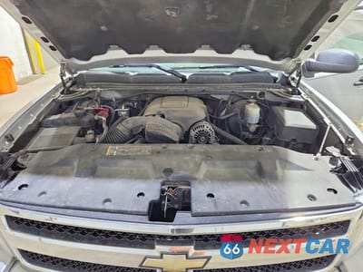 Zdjęcie 11 z 12 samochodu: 2010 CHEVROLET SILVERADO K1500 LT VIN:1GCSKSE3XAZ264213 - miniatura