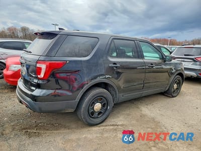 Trzecie zdjęcie samochodu z tyłu: 2017 FORD EXPLORER POLICE INTERCEPTOR VIN:1FM5K8AR7HGA44717 - miniatura