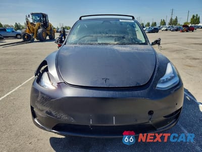 Piąte zdjęcie samochodu w środku: 2021 TESLA MODEL Y VIN:5YJYGDEEXMF240688 - miniatura