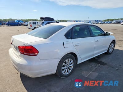 Trzecie zdjęcie samochodu z tyłu: 2015 VOLKSWAGEN PASSAT S VIN:1VWAT7A37FC050704 - miniatura