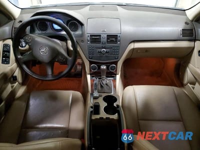 Zdjęcie 8 z 11 samochodu: 2010 MERCEDES-BENZ C 300 4MATIC VIN:WDDGF8BB6AF476431 - miniatura