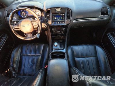 Zdjęcie 8 z 13 samochodu: 2019 CHRYSLER 300 S VIN:2C3CCABG9KH537831 - miniatura