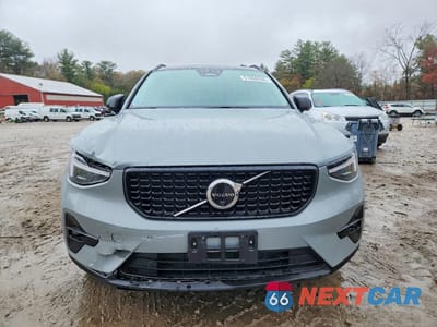 Piąte zdjęcie samochodu w środku: 2026 VOLVO XC40 PLUS VIN:YV4L12UC9T2710921 - miniatura