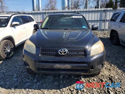 Piąte zdjęcie samochodu w środku: 2008 TOYOTA RAV4 BASE VIN:JTMBD35V185180042 - miniatura
