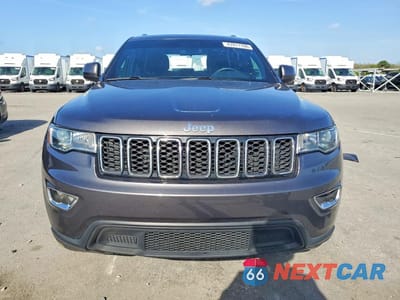 Piąte zdjęcie samochodu w środku: 2021 JEEP GRAND CHEROKEE LAREDO VIN:1C4RJEAG1MC713510 - miniatura