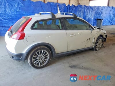 Trzecie zdjęcie samochodu z tyłu: 2010 VOLVO C30 T5 VIN:YV1672MK4A2174540 - miniatura