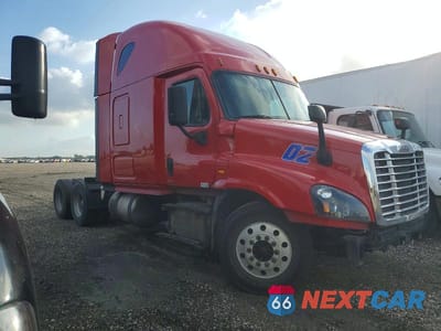 2017 FREIGHTLINER CASCADIA 125 SEMI TRUCK 1FUJGLDR3HLHX2511 - główne zdjęcie licytacji z USA - miniatura