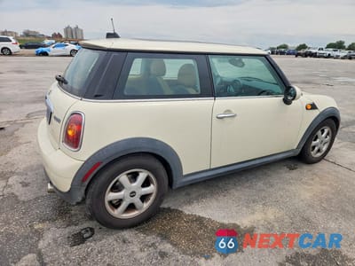 Trzecie zdjęcie samochodu z tyłu: 2010 MINI COOPER VIN:WMWMF3C51ATZ24145 - miniatura