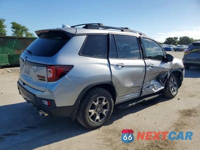 Trzecie zdjęcie samochodu z tyłu: 2022 HONDA PASSPORT TRAIL SPORT VIN:5FNYF8H65NB005096 - miniatura