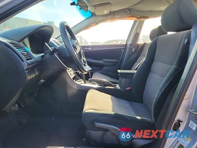 Zdjęcie 7 z 12 samochodu: 2005 HONDA ACCORD DX VIN:1HGCM56135A157667 - miniatura