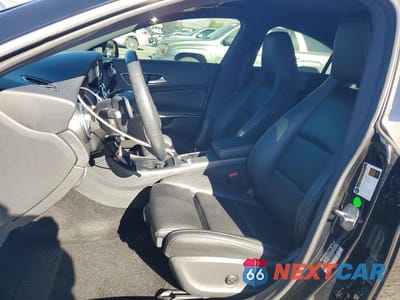 Zdjęcie 7 z 12 samochodu: 2019 MERCEDES-BENZ CLA 250 VIN:WDDSJ4EB0KN763445 - miniatura