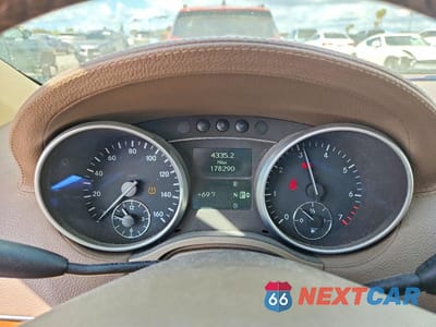 Zdjęcie 9 z 12 samochodu: 2009 MERCEDES-BENZ GL 450 4MATIC VIN:4JGBF71E39A507312 - miniatura