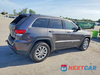 Trzecie zdjęcie samochodu z tyłu: 2021 JEEP GRAND CHEROKEE LAREDO VIN:1C4RJEAG1MC713510 - miniatura