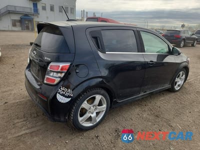Trzecie zdjęcie samochodu z tyłu: 2018 CHEVROLET SONIC PREMIER VIN:1G1JF6SB9J4128129 - miniatura