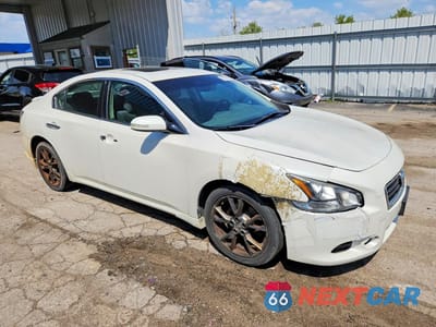Czwarte zdjęcie samochodu z boku: 2014 NISSAN MAXIMA 3.5 S VIN:1N4AA5AP9EC460196 - miniatura