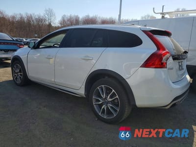 Drugie zdjęcie samochodu z przodu: 2015 VOLVO V60 CROSS COUNTRY PREMIER VIN:YV4612HK1F1000646 - miniatura