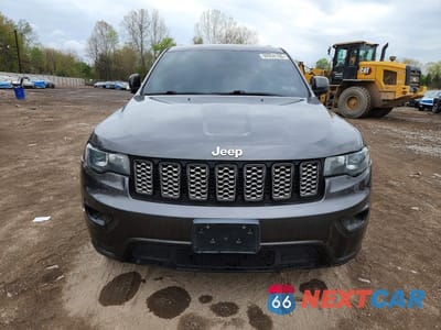 Piąte zdjęcie samochodu w środku: 2017 JEEP GRAND CHEROKEE LAREDO VIN:1C4RJFAG1HC924847 - miniatura