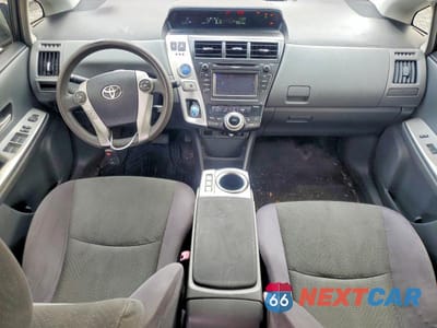 Zdjęcie 8 z 11 samochodu: 2013 TOYOTA PRIUS V TWO VIN:JTDZN3EU8D3199258 - miniatura