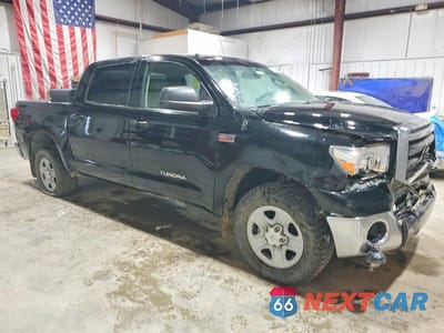 Czwarte zdjęcie samochodu z boku: 2013 TOYOTA TUNDRA GRADE VIN:5TFDW5F11DX303170 - miniatura