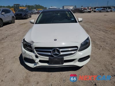 Piąte zdjęcie samochodu w środku: 2017 MERCEDES-BENZ C 300 VIN:55SWF4JB8HU196250 - miniatura