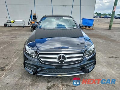 Piąte zdjęcie samochodu w środku: 2019 MERCEDES-BENZ E 300 VIN:WDDZF4JB3KA543231 - miniatura