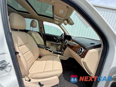 Piąte zdjęcie samochodu w środku: 2015 MERCEDES-BENZ GLK 350 VIN:WDCGG5HB3FG431200 - miniatura